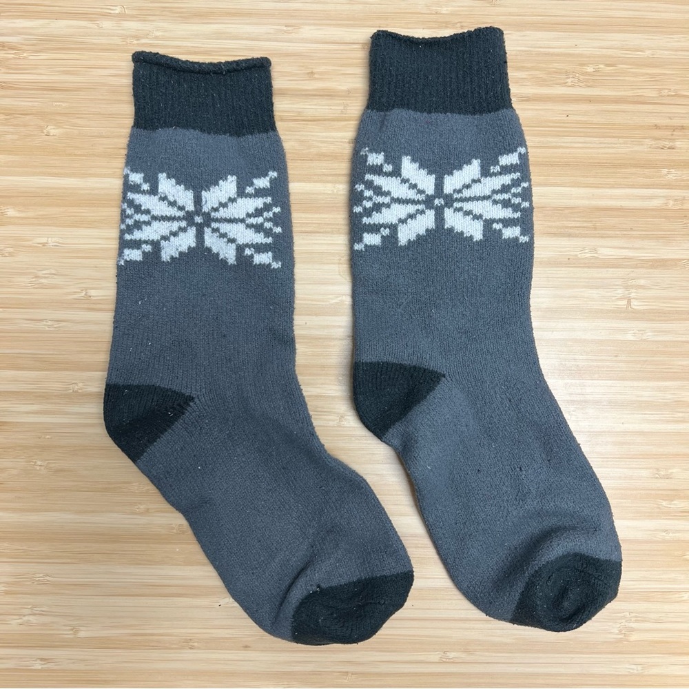 Gray Snowflake Pattern Socks